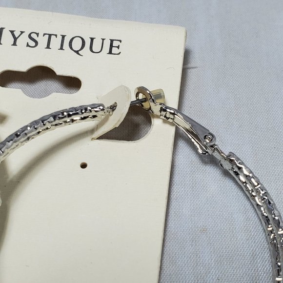 Mystique silver metal hammered 2 row hoop earring - Picture 6 of 6